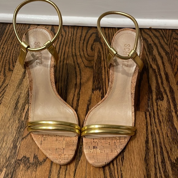 Schutz heels NTW $118 golden - Picture 2 of 5